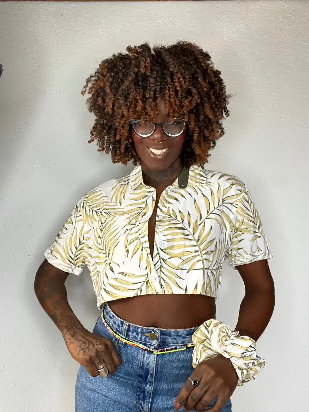 Chemise Claudine avec Chouchou – Élégance et Audace