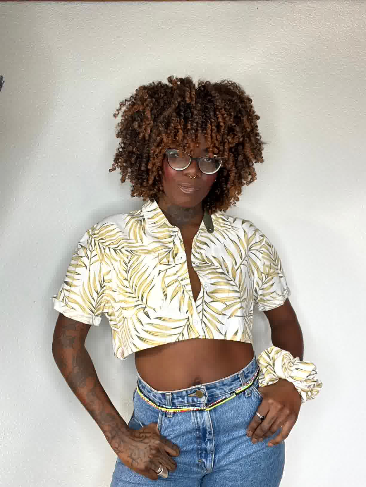 Chemise Claudine avec Chouchou – Élégance et Audace