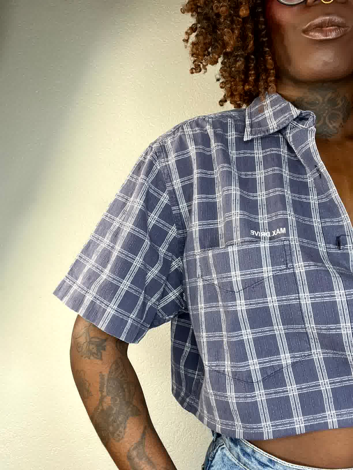 Chemise Claudine à Manches Courtes – Fraîcheur et Originalité