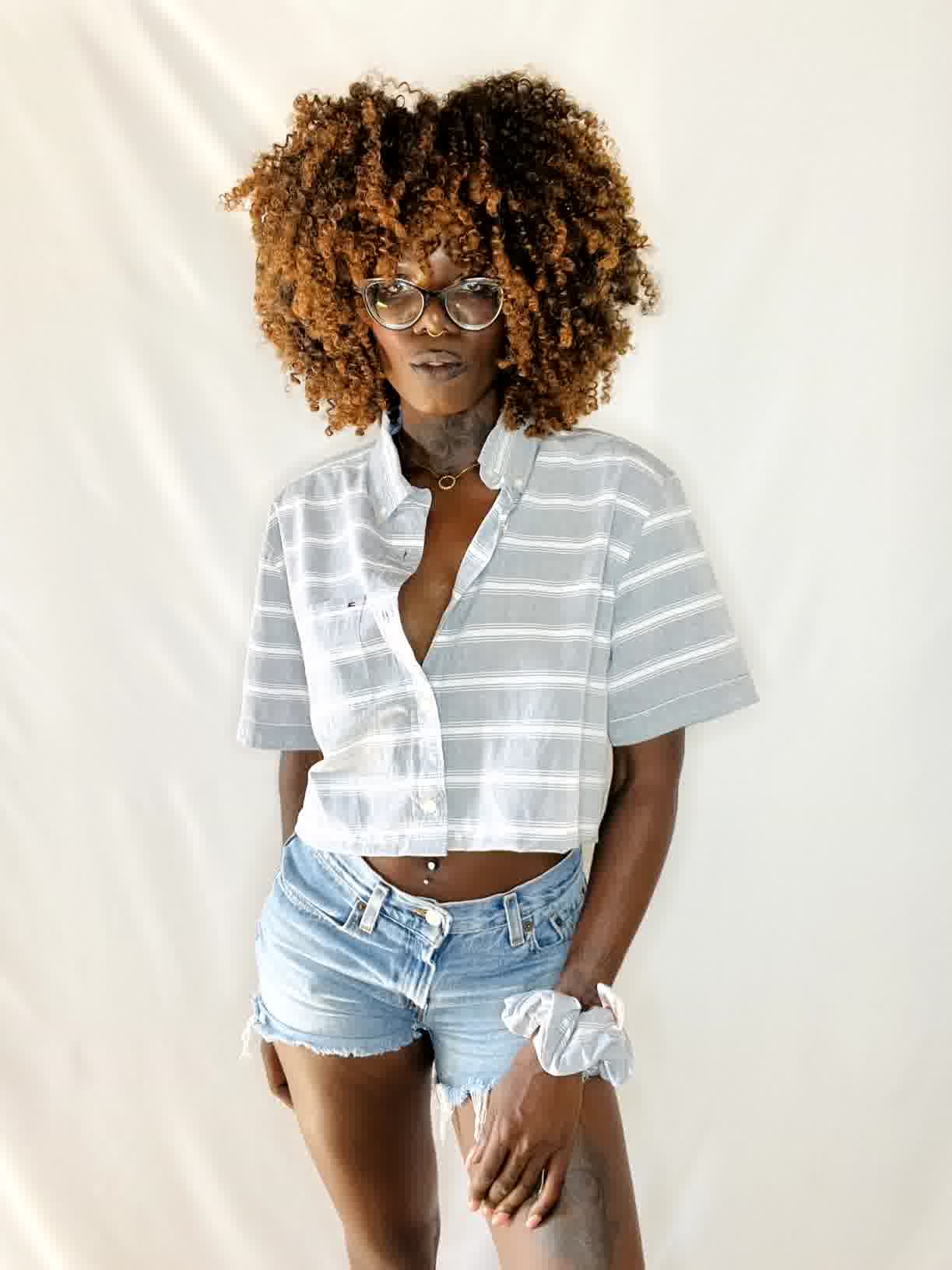 Chemise Claudine avec Chouchou – Élégance et Exclusivité