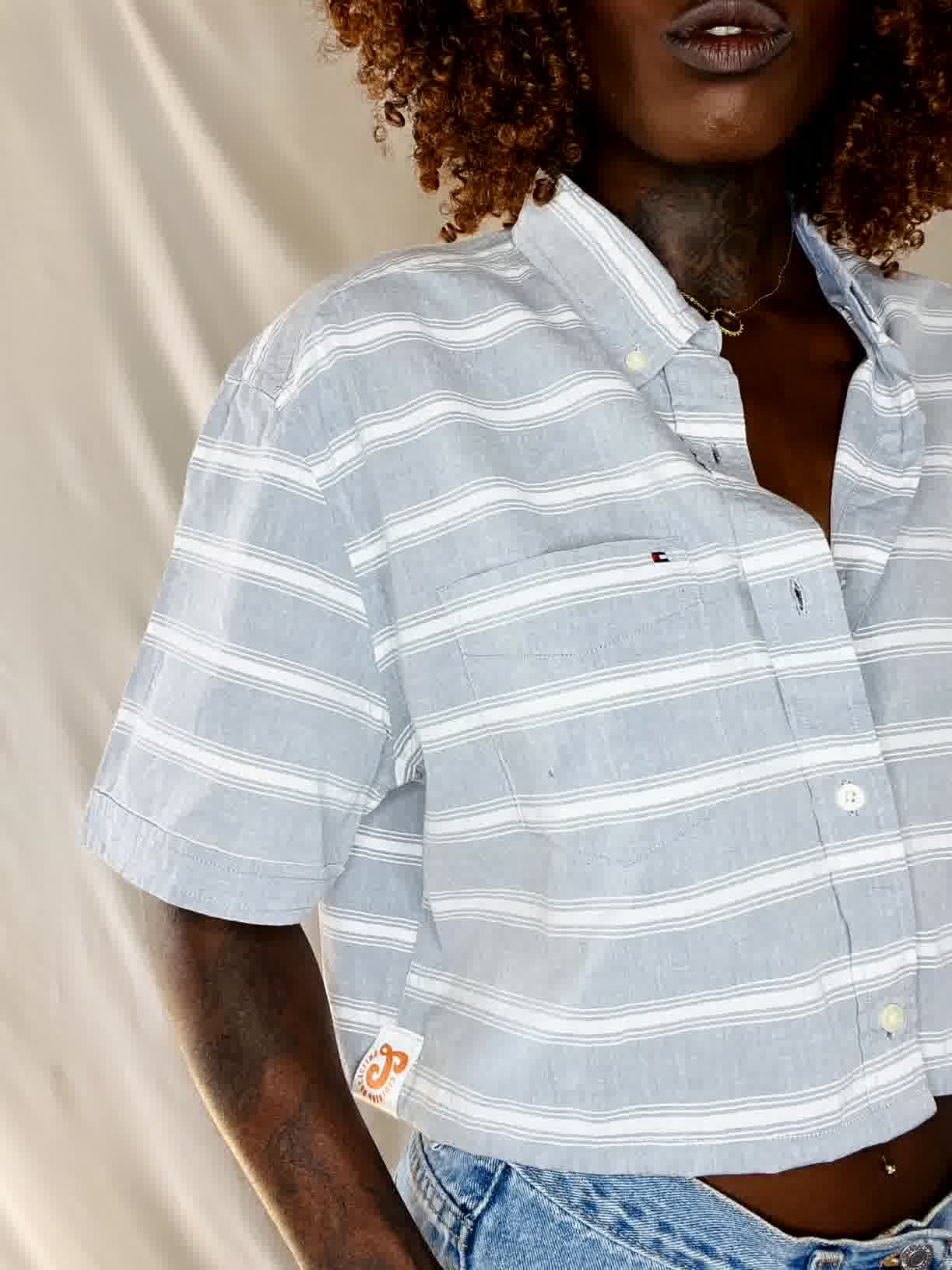 Chemise Claudine avec Chouchou – Élégance et Exclusivité