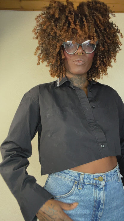 Chemise Claudine Noire avec son chouchou – Élégance Audacieuse